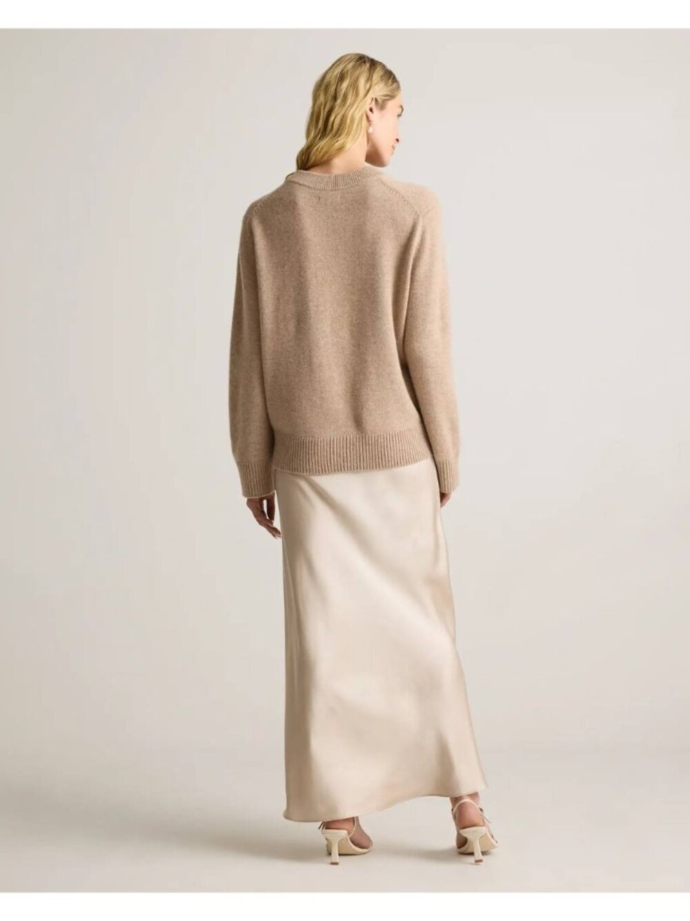 NWT Quince Mongolian Cashmere Oversized Crewneck Sweater in Oatmeal Sz M - Picture 3 of 10